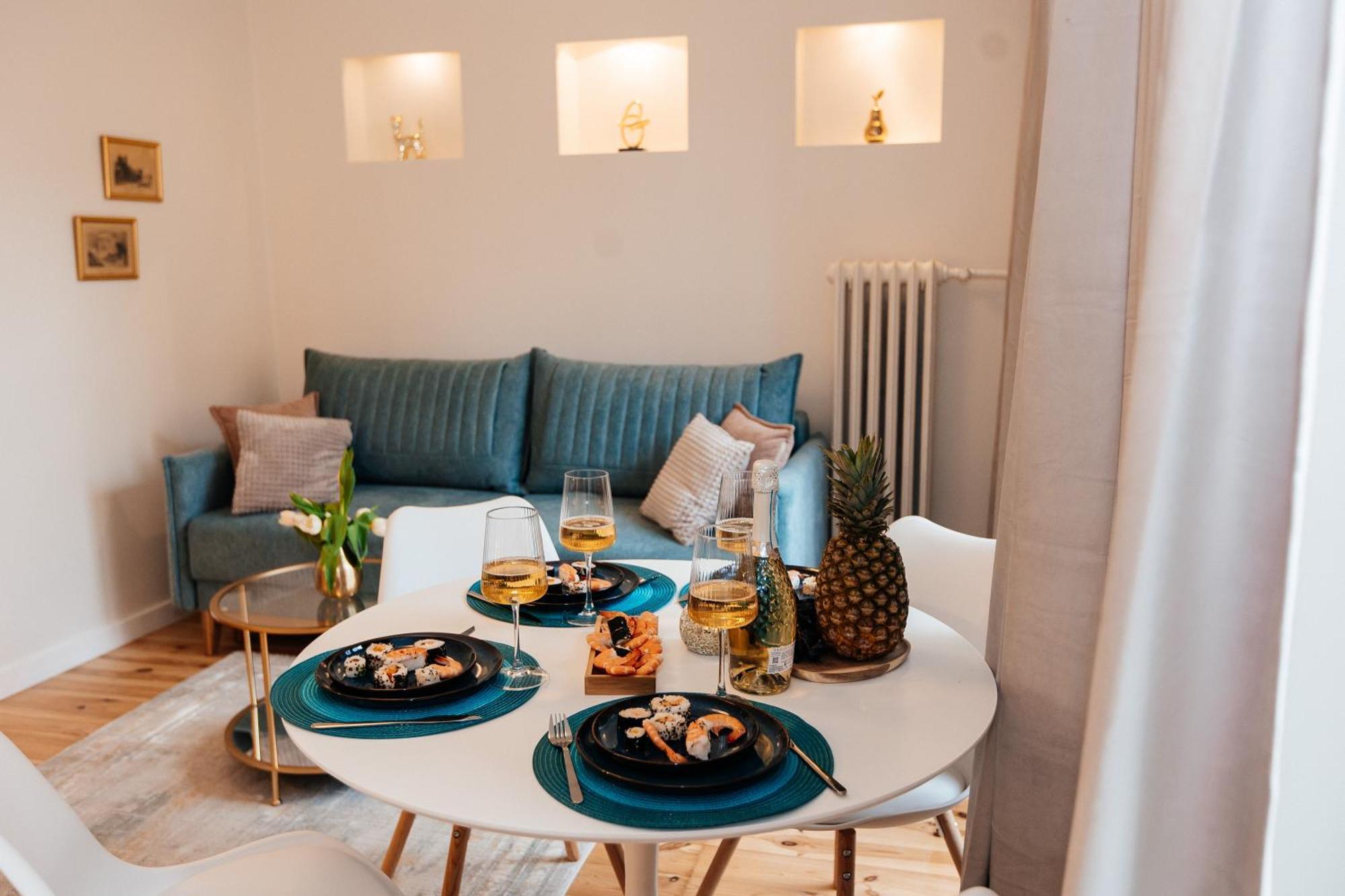 Maya's Flats & 27 - Beautiful On Piwna Street In The Old Town Lägenhet
