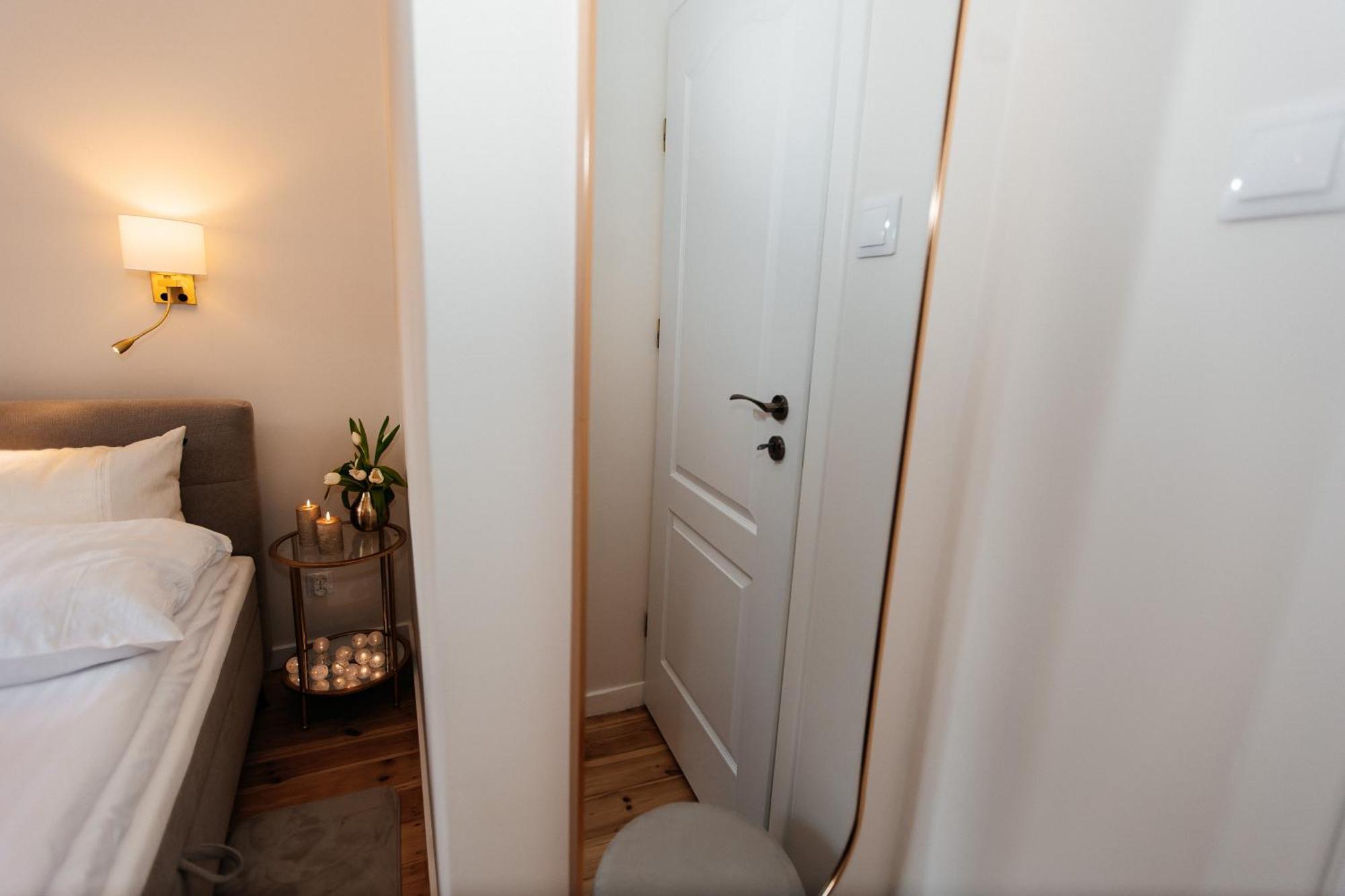 Maya's Flats & 27 - Beautiful On Piwna Street In The Old Town Lägenhet *