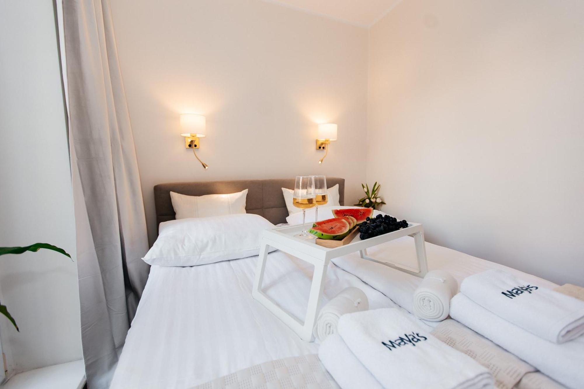 Maya's Flats & 27 - Beautiful On Piwna Street In The Old Town Lägenhet *